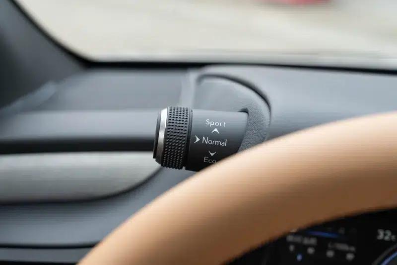 Lexus ES 2025 300h Premium Edition — миниатюра 18