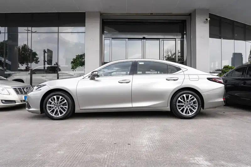 Lexus ES 2025 300h Premium Edition — миниатюра 3