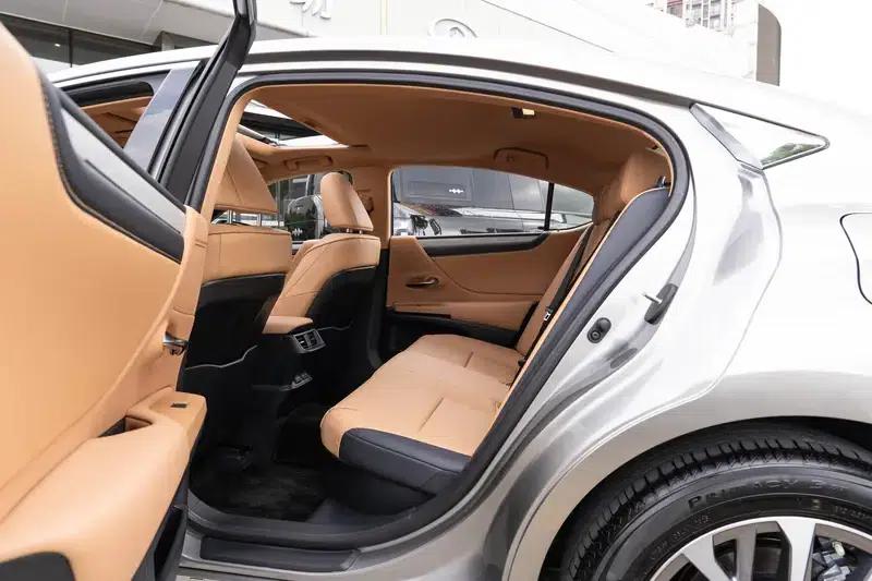 Lexus ES 2025 300h Premium Edition — миниатюра 21