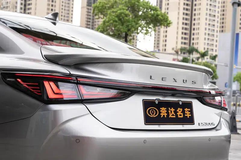 Lexus ES 2025 300h Premium Edition — миниатюра 6