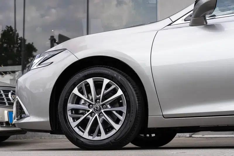 Lexus ES 2025 300h Premium Edition — миниатюра 7