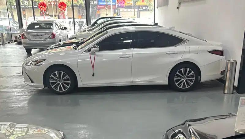 Lexus ES 2021 Model 200 Premium Edition — миниатюра 3