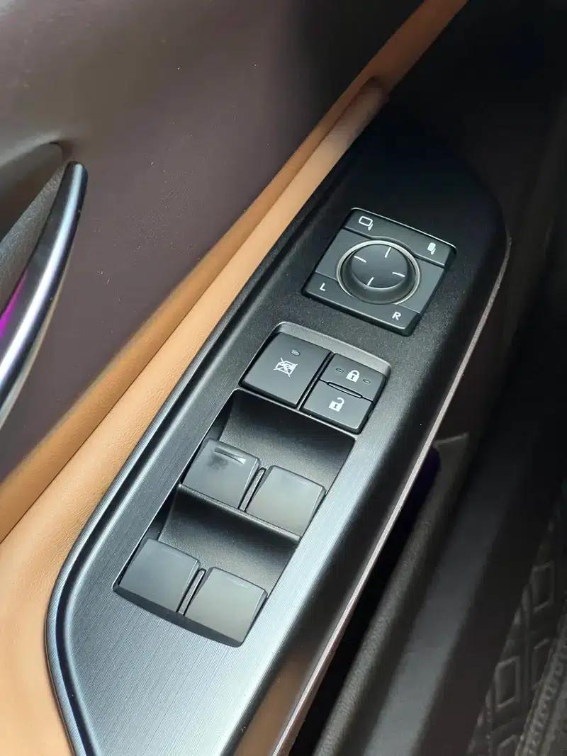 Lexus ES 2018 200 Luxury Edition (China V emission standard) — миниатюра 30