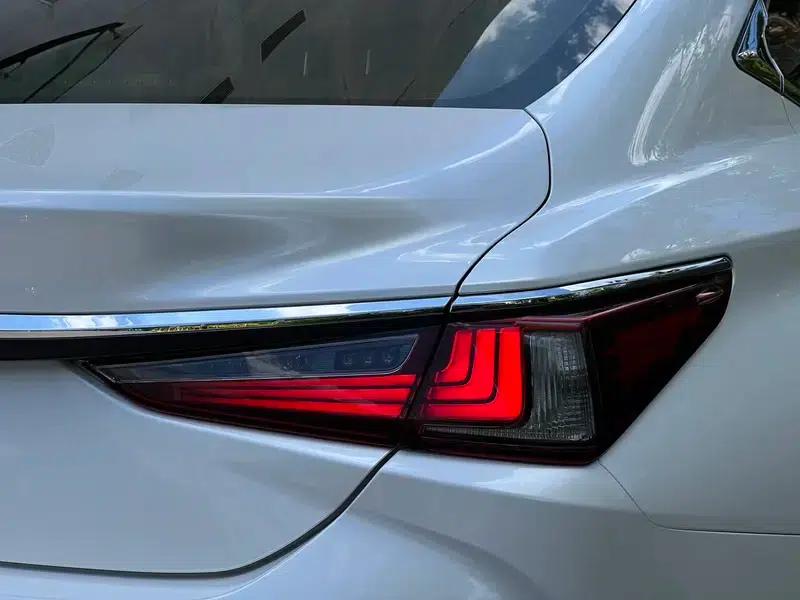 Lexus ES 2018 200 Luxury Edition (China V emission standard) — миниатюра 8