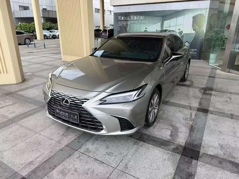 Lexus ES 2025 300h Premium Edition — миниатюра 1