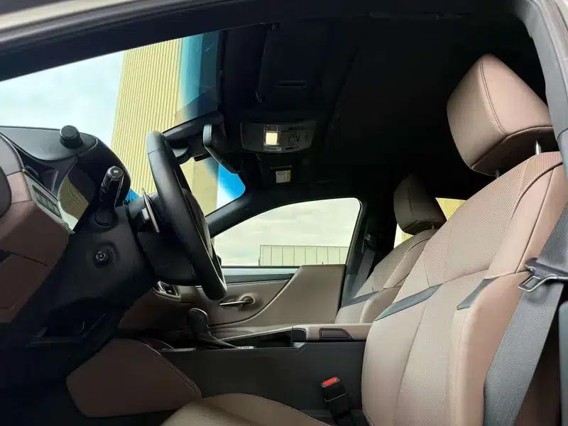 Lexus ES 2025 300h Premium Edition — миниатюра 15