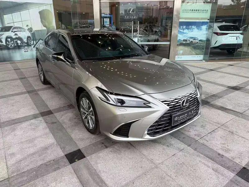 Lexus ES 2025 300h Premium Edition — миниатюра 3
