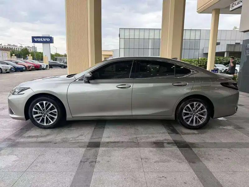 Lexus ES 2025 300h Premium Edition — миниатюра 4