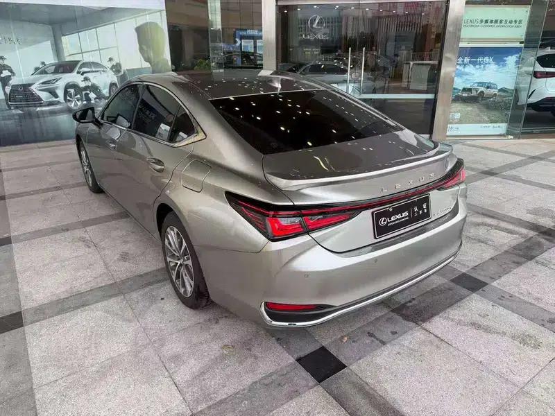 Lexus ES 2025 300h Premium Edition — миниатюра 5