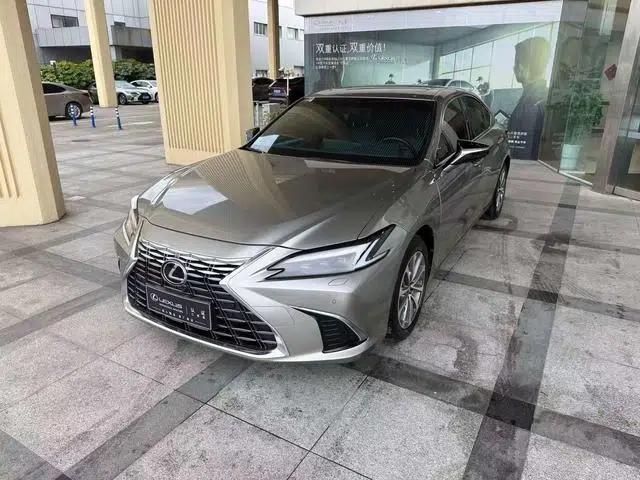 Lexus ES 2025 300h Premium Edition