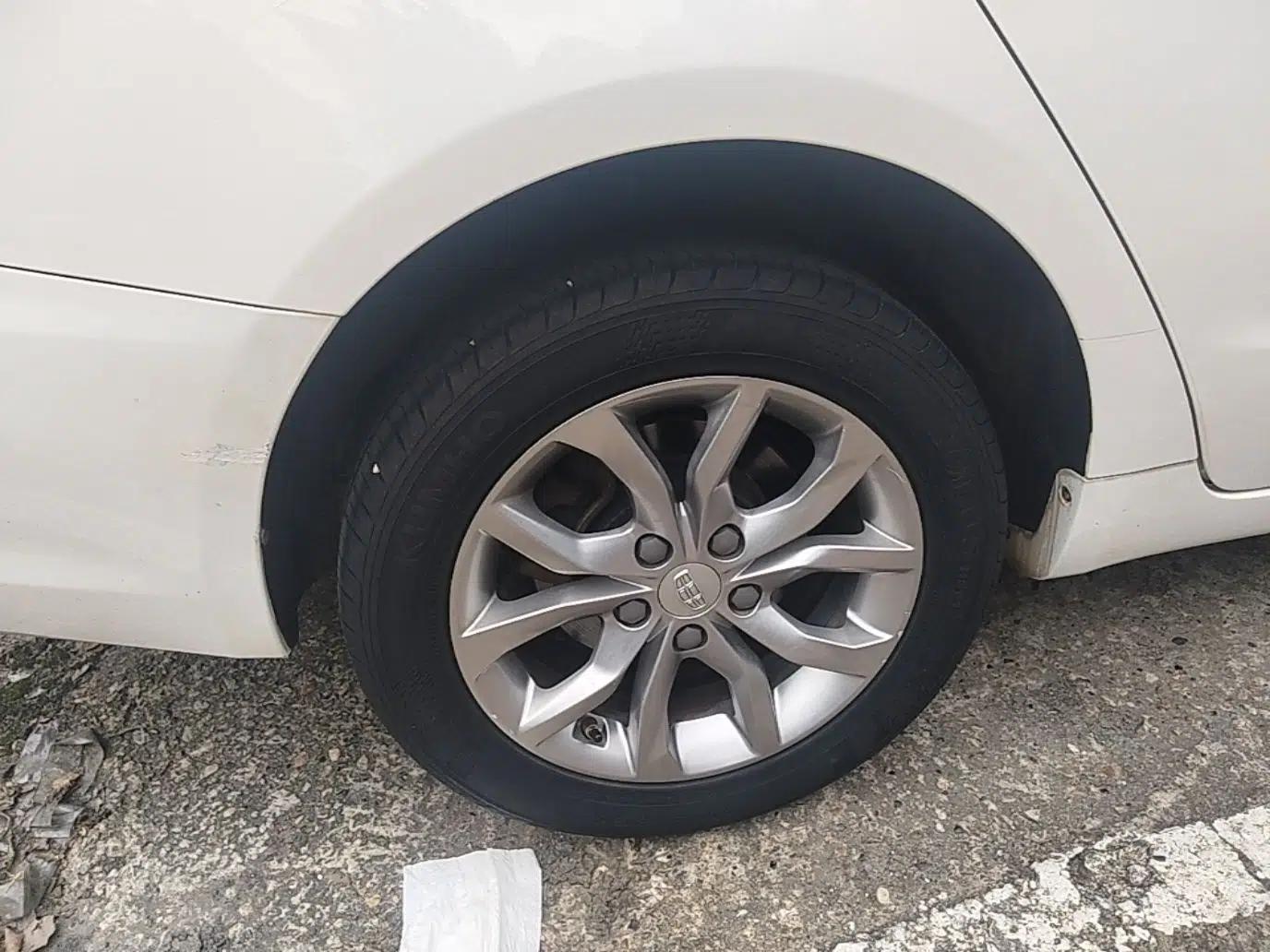 Geely Auto Emgrand GL 2017 1.3T Manual Elite Model — миниатюра 11