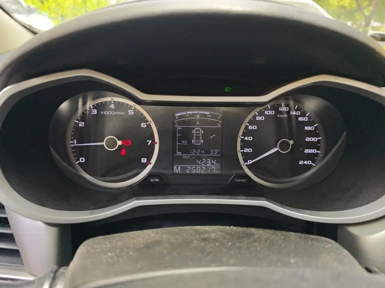 Geely Auto Emgrand GL 2017 1.8L Manual Elite Model — миниатюра 11