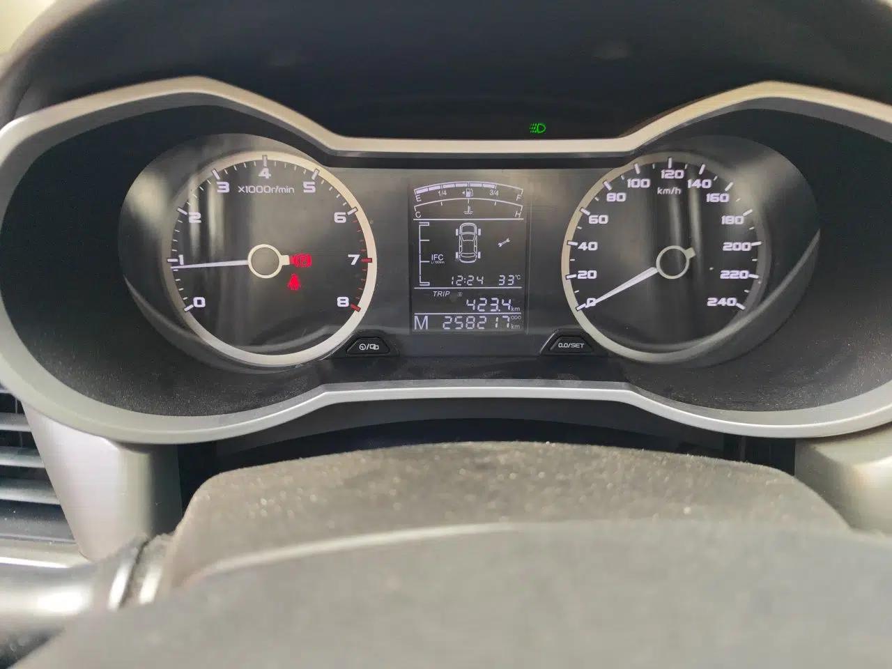 Geely Auto Emgrand GL 2017 1.8L Manual Elite Model — миниатюра 12