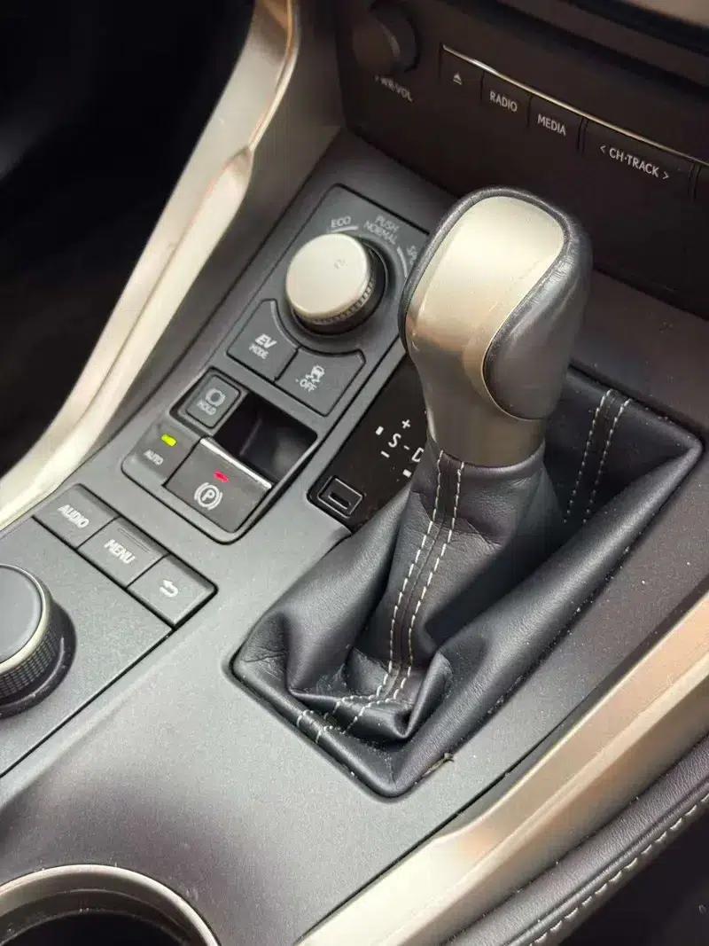 Lexus NX 2015 300h AWD Premium Edition — миниатюра 13