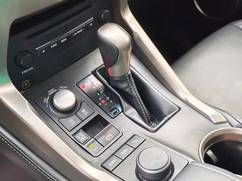 Lexus NX 2015 200t AWD Sport Edition — миниатюра 14