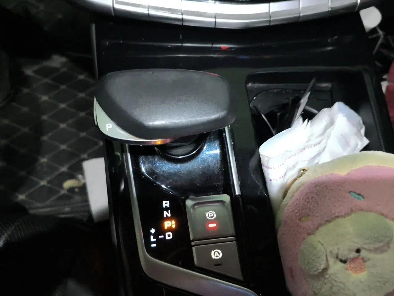 Geely Auto Emgrand GT New Energy 2018 1.5T PHEV Yaoxiang Edition — миниатюра 14