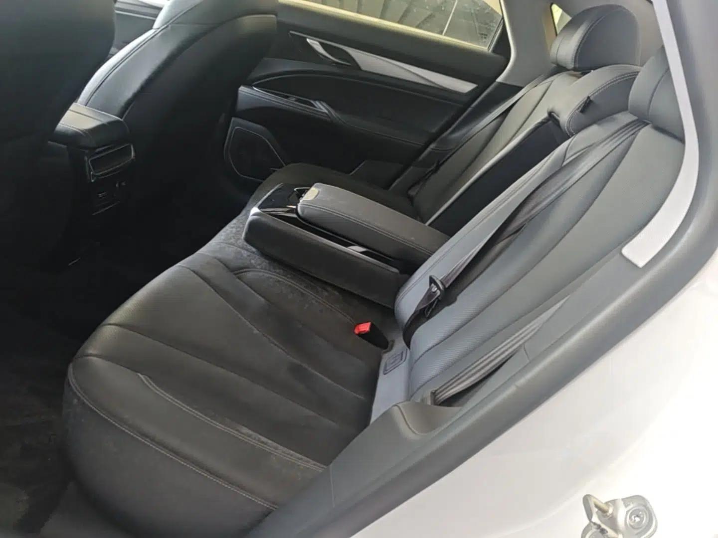 Geely Auto Emgrand GT 2018 1.5T MHEV Yaoxiang Edition — миниатюра 20