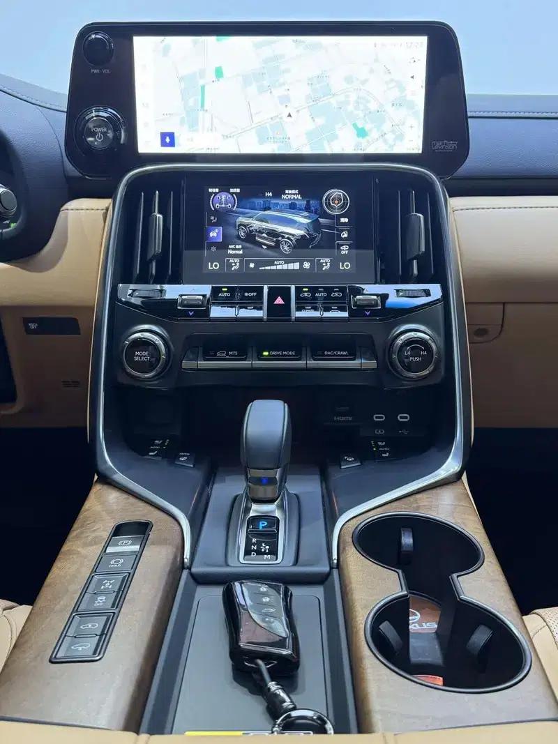 Lexus LX 2025 700h Territory Edition — миниатюра 12