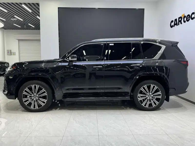 Lexus LX 2025 700h Territory Edition — миниатюра 4