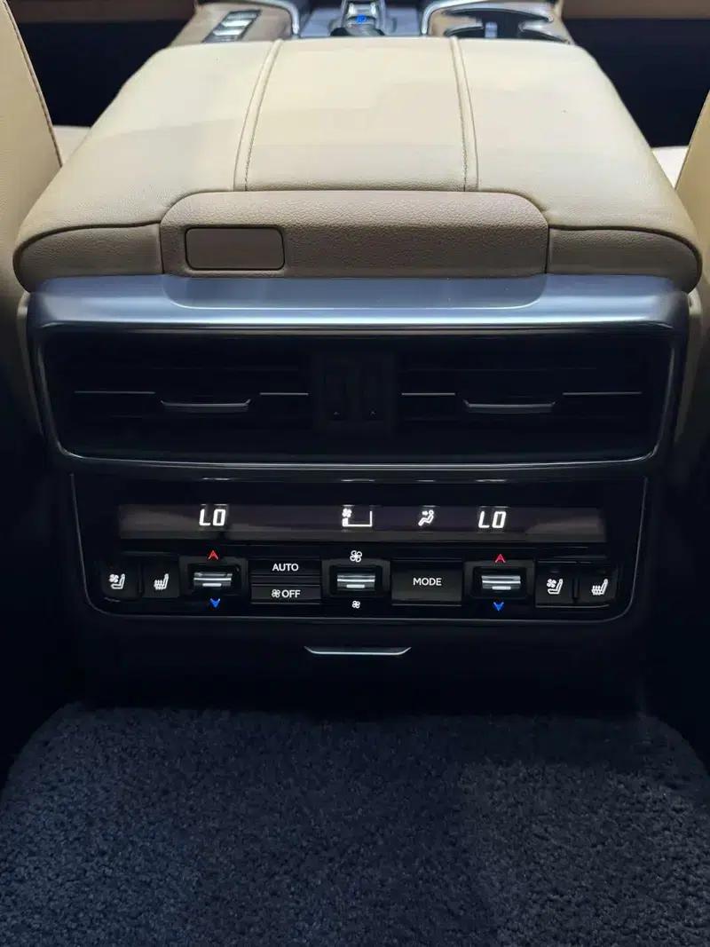 Lexus LX 2025 700h Territory Edition — миниатюра 10