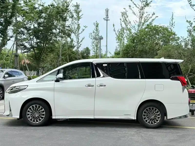 Lexus LM 2020 300h E-Four Four-Seat Executive Edition — миниатюра 3