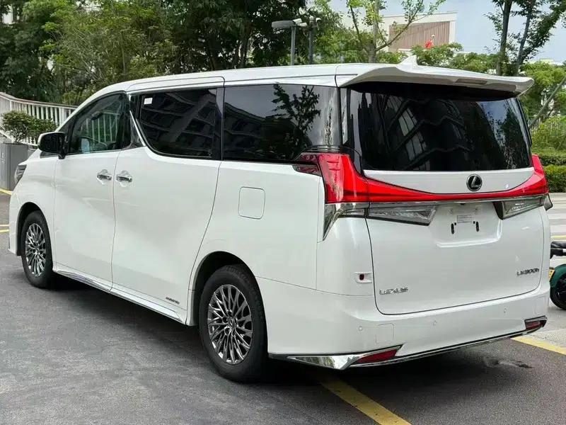 Lexus LM 2020 300h E-Four Four-Seat Executive Edition — миниатюра 4