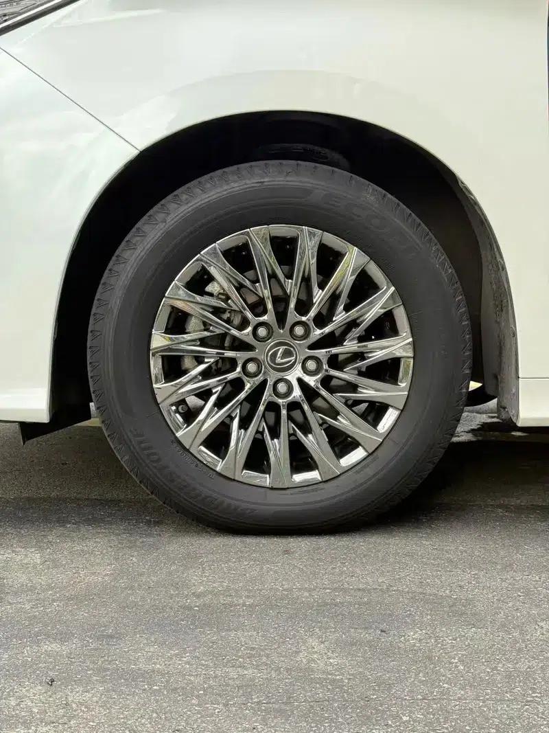 Lexus LM 2020 300h E-Four Four-Seat Executive Edition — миниатюра 6