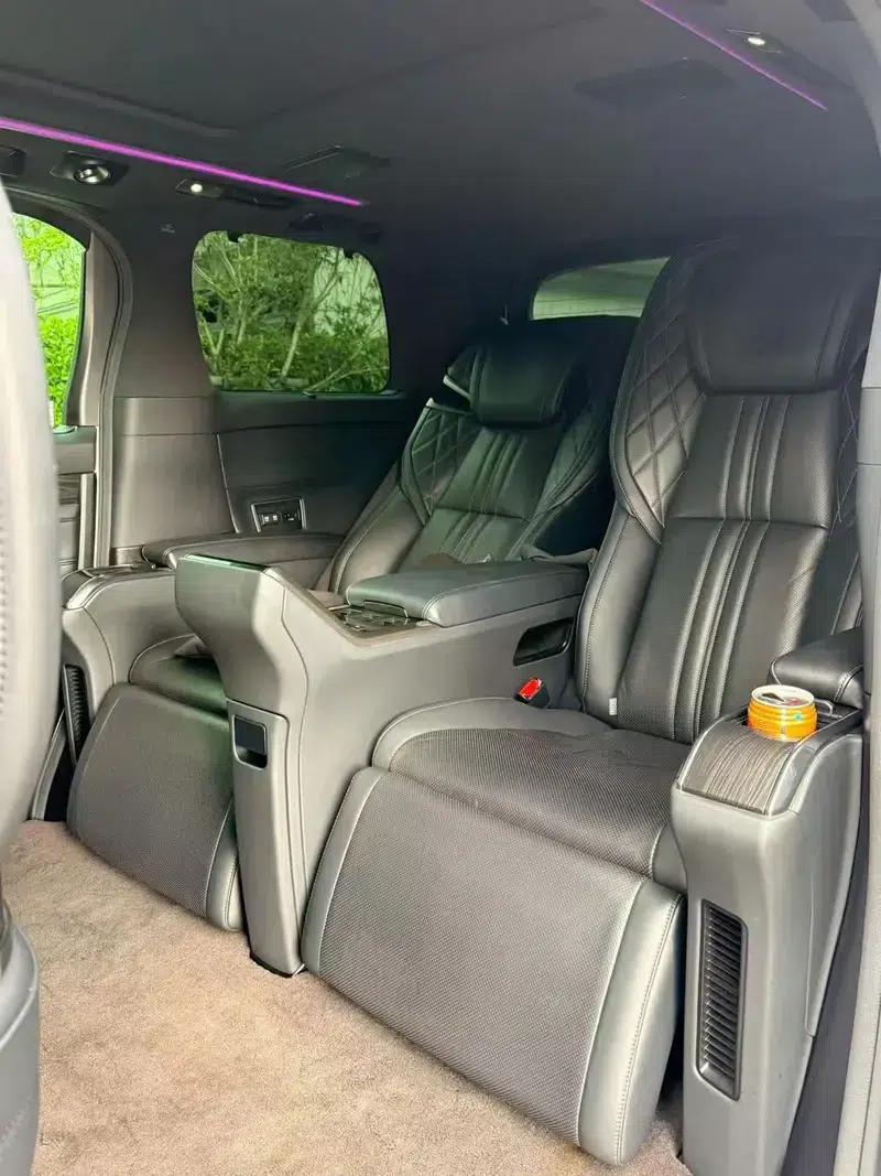 Lexus LM 2020 300h E-Four Four-Seat Executive Edition — миниатюра 10