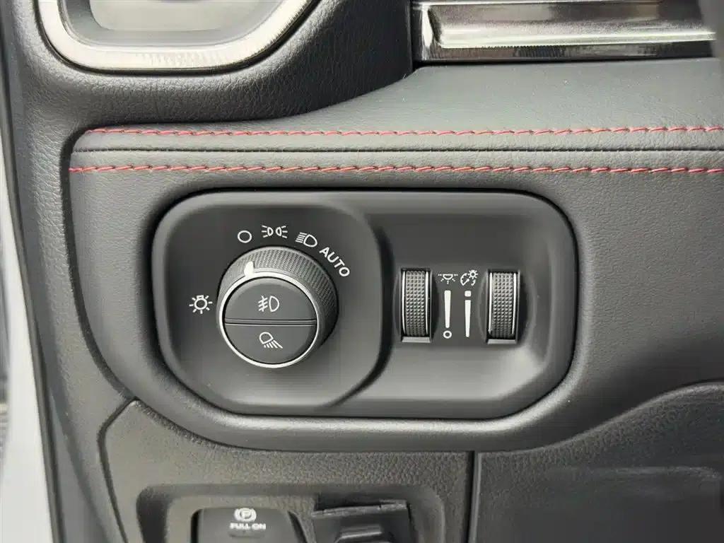 RAM Trucks Tyrannosaurus Rex 2022 6.2T US Spec — миниатюра 15