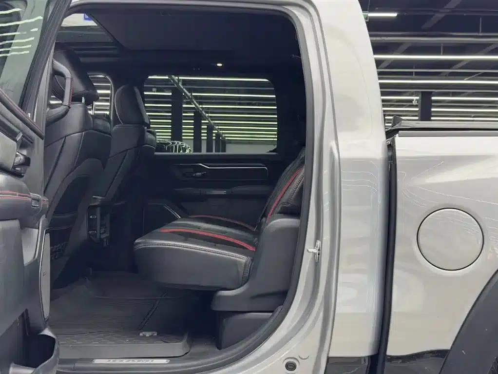 RAM Trucks Tyrannosaurus Rex 2022 6.2T US Spec — миниатюра 7