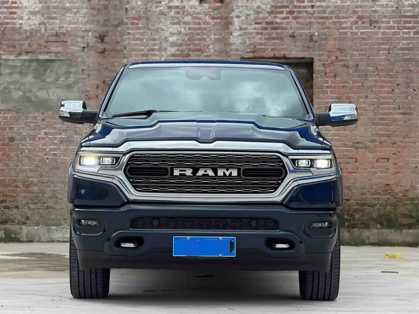 RAM Trucks 2022 5.7L Automatic — миниатюра 2