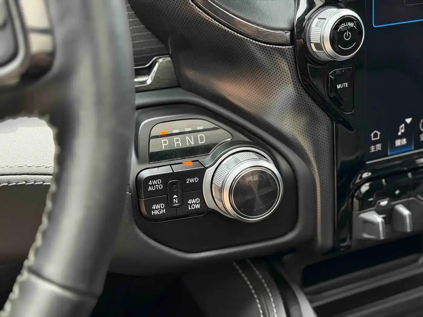 RAM Trucks 2022 5.7L Automatic — миниатюра 12