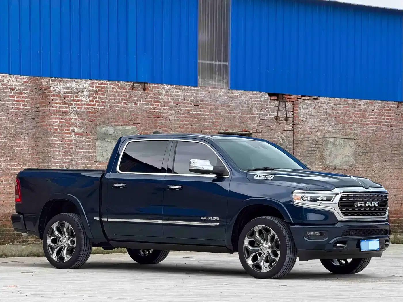 RAM Trucks 2022 5.7L Automatic — миниатюра 3