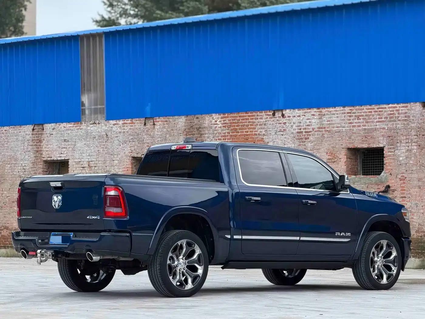 RAM Trucks 2022 5.7L Automatic — миниатюра 4