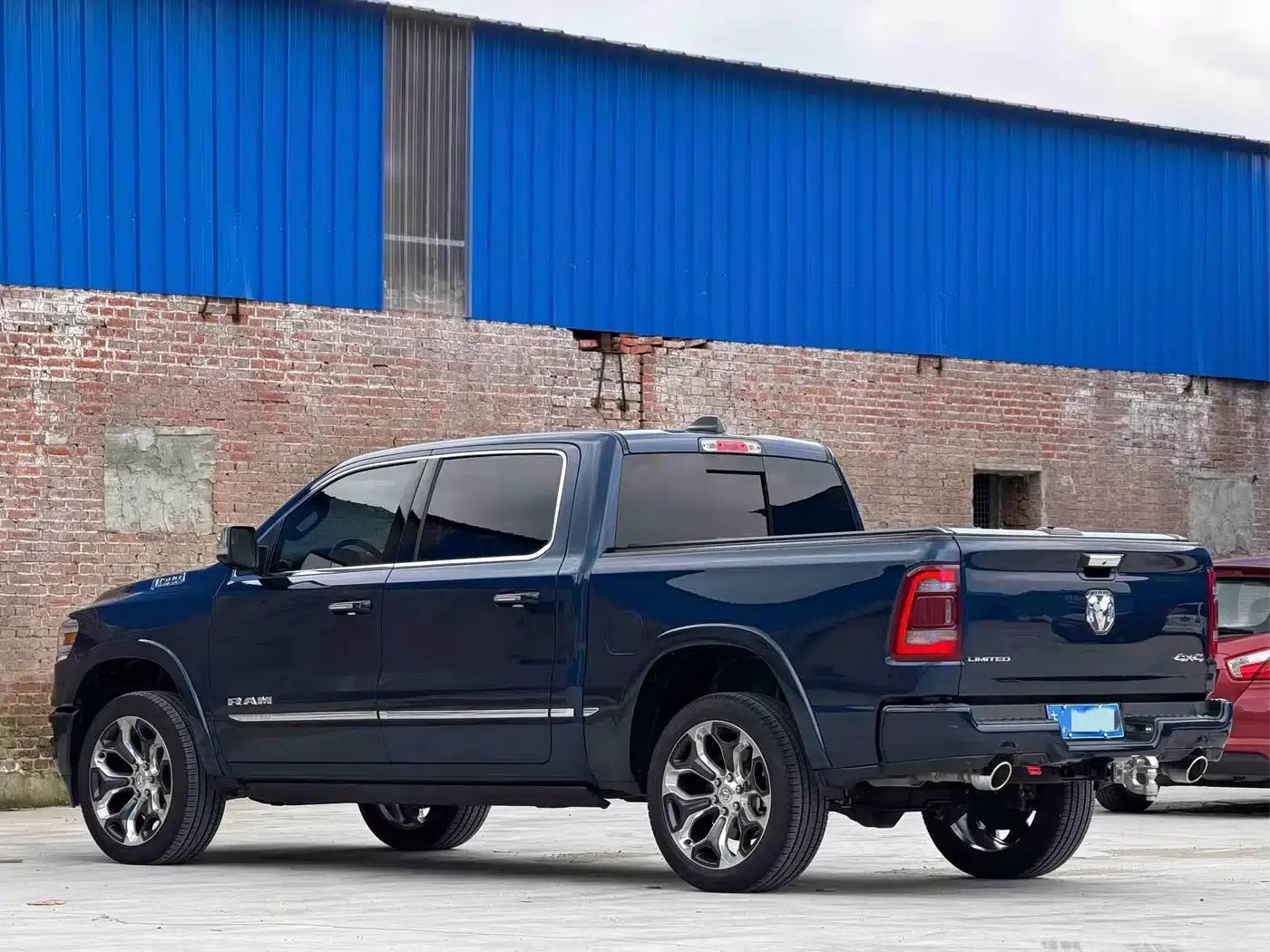 RAM Trucks 2022 5.7L Automatic — миниатюра 6