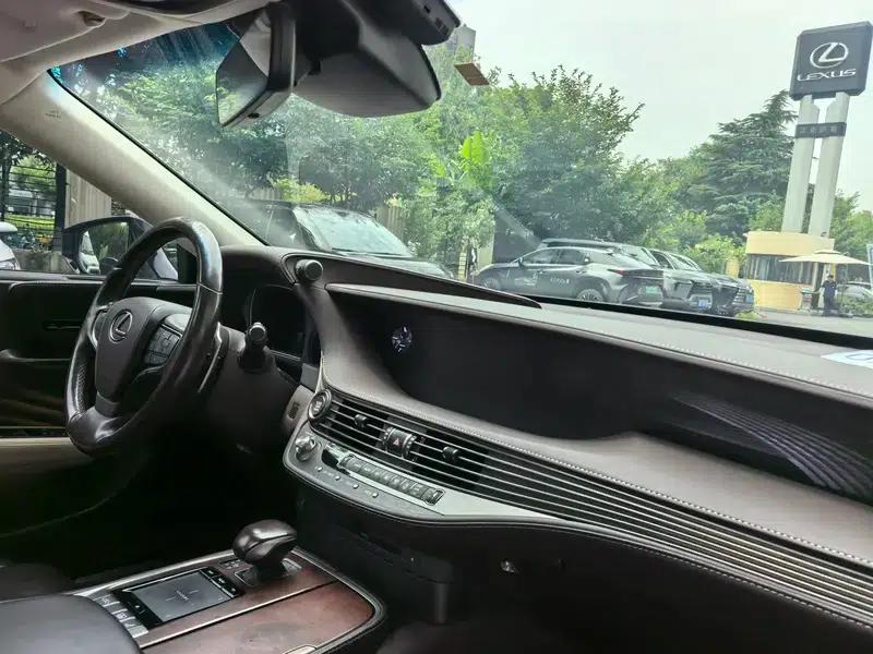 Lexus LS 2018 350 Premium Edition (China VI Emission Standard) — миниатюра 12