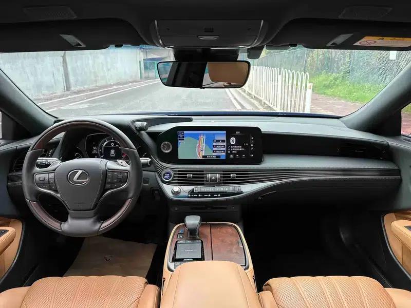Lexus LS 2021 500h Premium Edition — миниатюра 15