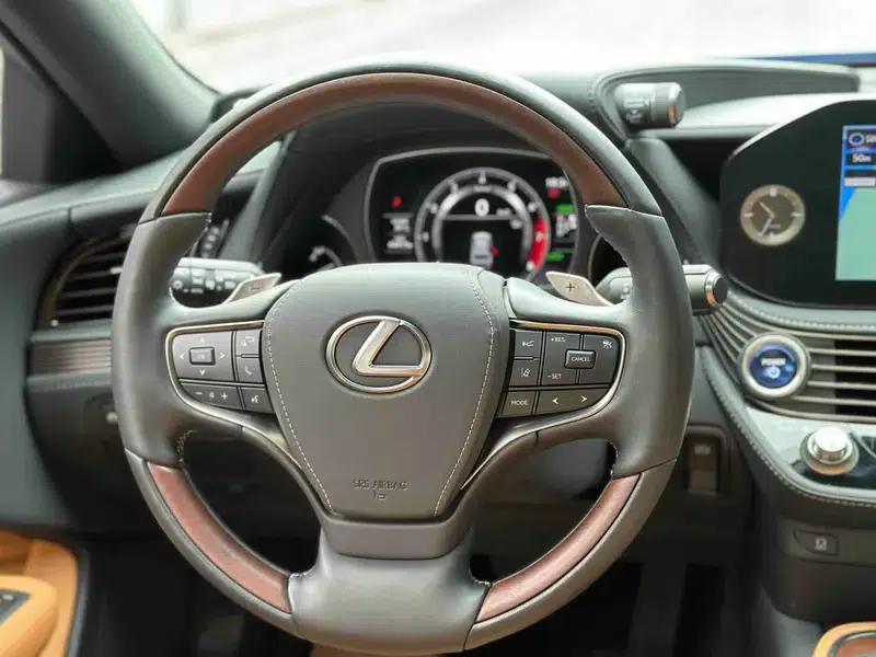 Lexus LS 2021 500h Premium Edition — миниатюра 17