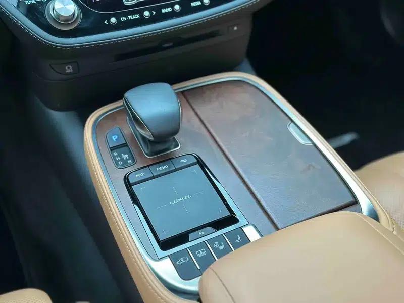 Lexus LS 2021 500h Premium Edition — миниатюра 18