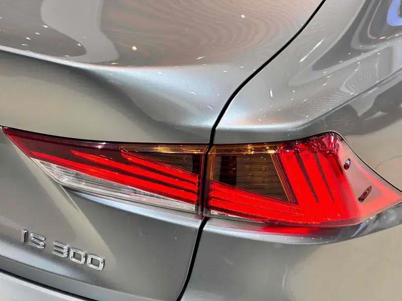 Lexus IS 2017 300 F SPORT Edition — миниатюра 8