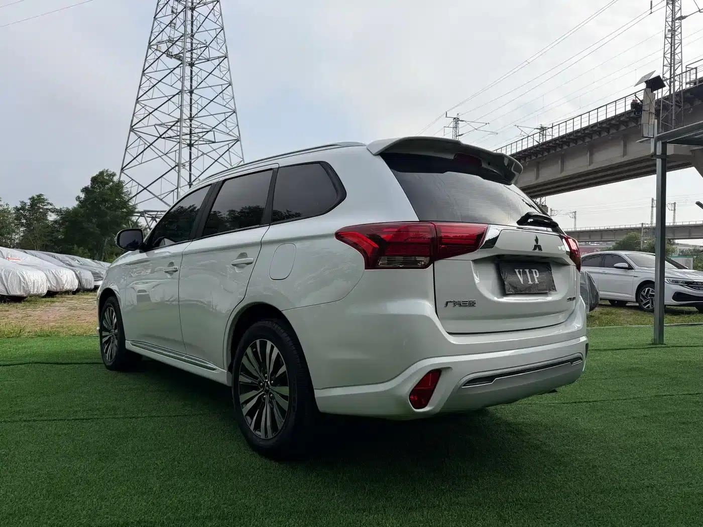 Outlander 2021 2.0L 2WD Enjoy Edition 5-seater — миниатюра 4