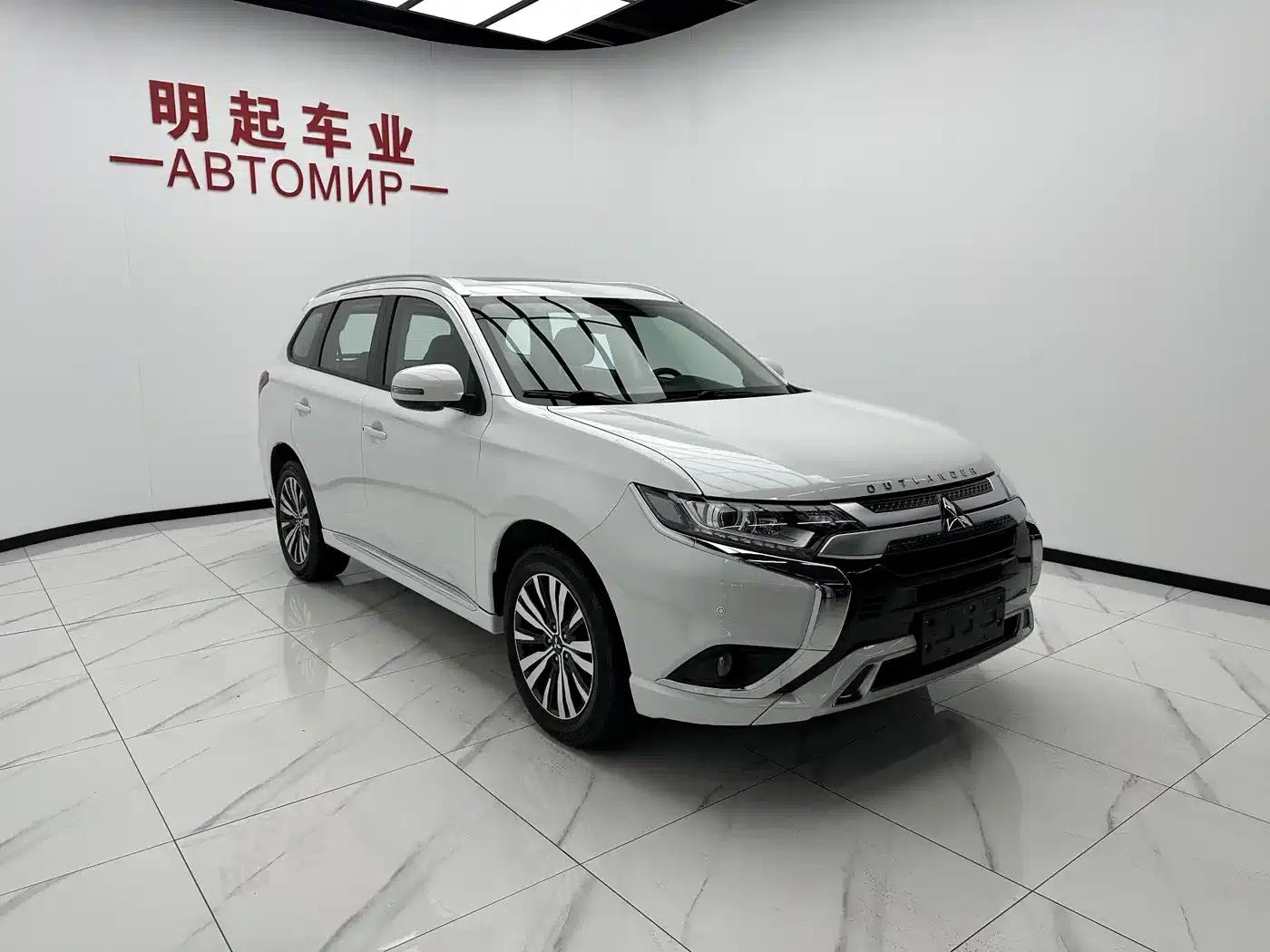 Outlander 2021 2.0L 2WD Enjoy Edition 5-seater — миниатюра 3