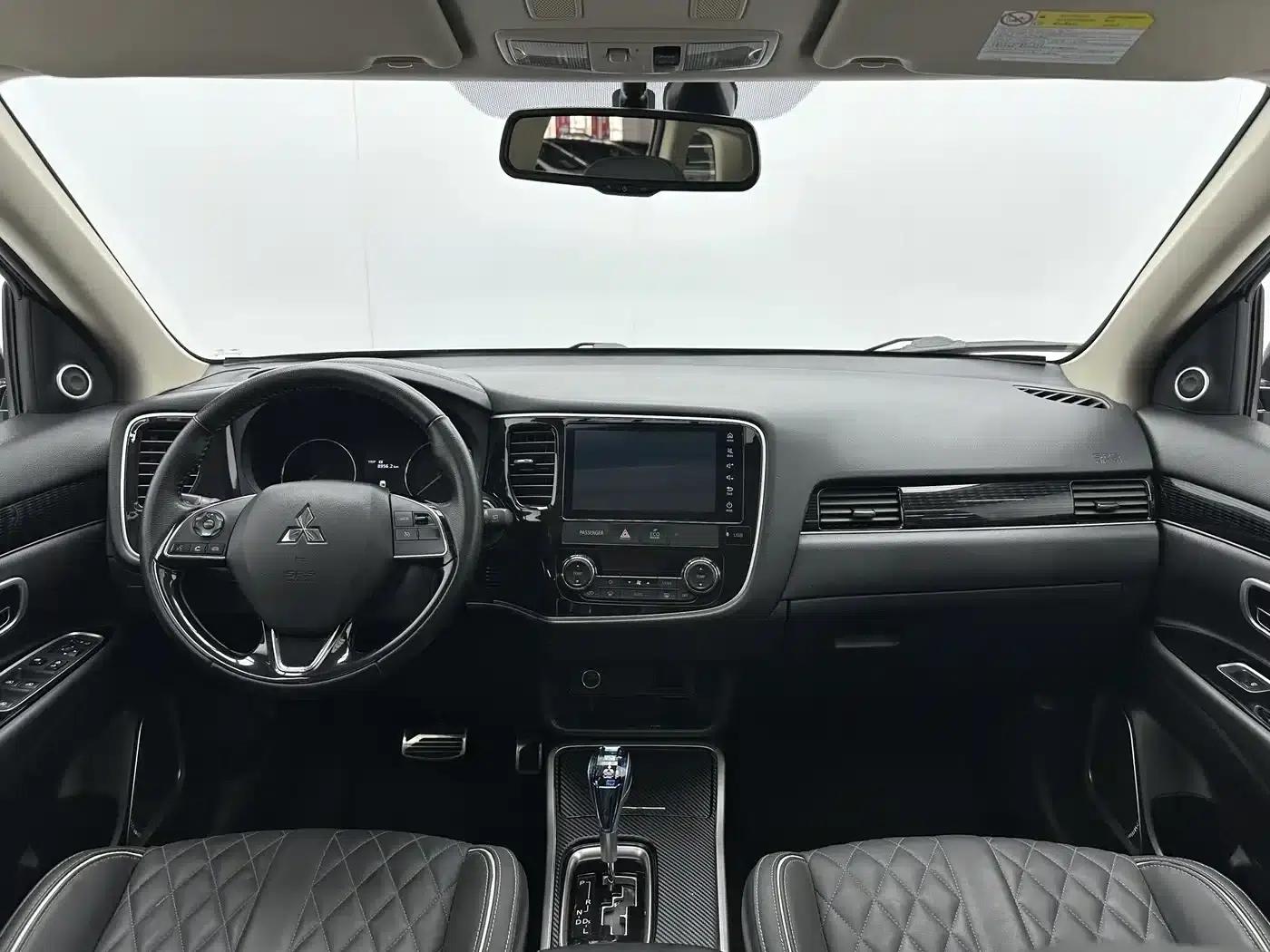 Outlander 2021 2.0L 2WD Enjoy Edition 5-seater — миниатюра 7