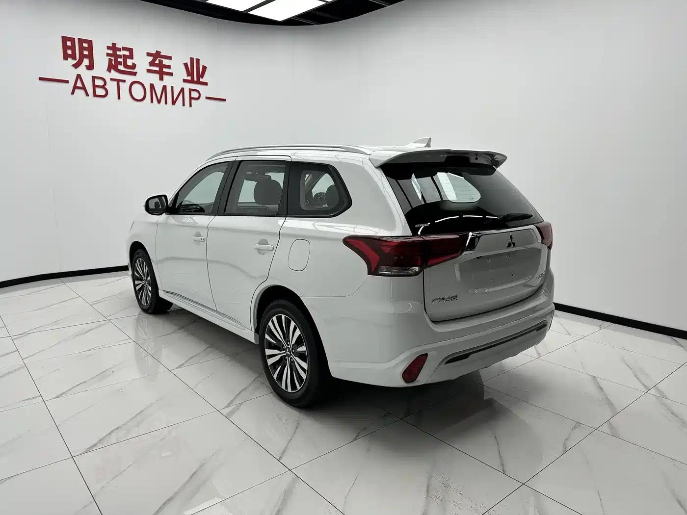 Outlander 2021 2.0L 2WD Enjoy Edition 5-seater — миниатюра 8