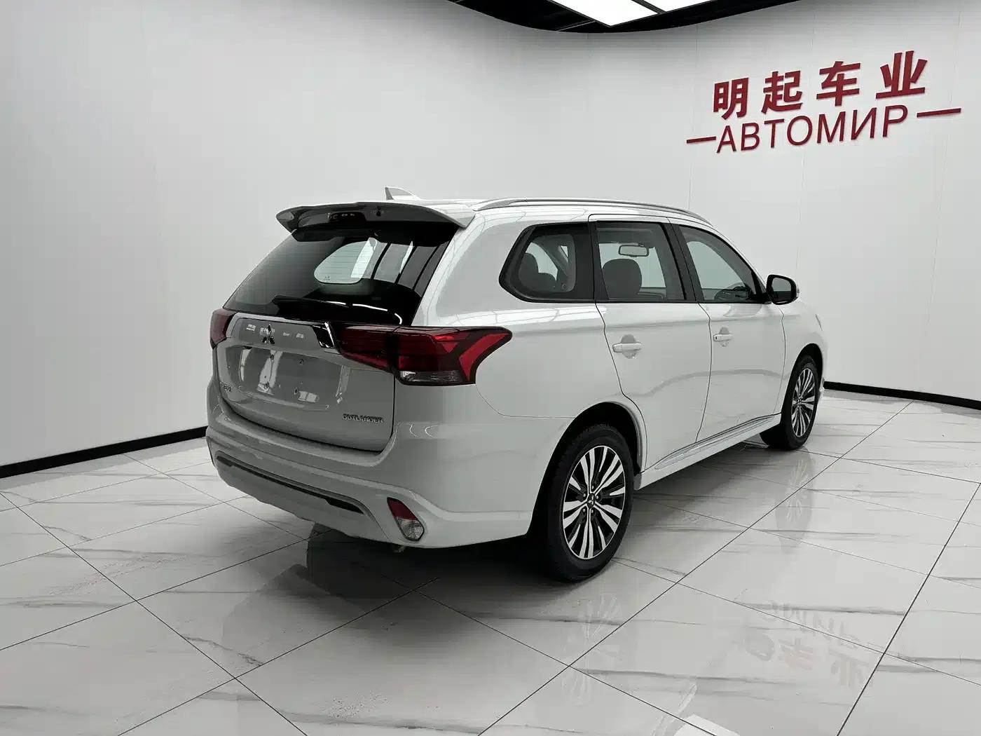 Outlander 2021 2.0L 2WD Enjoy Edition 5-seater — миниатюра 9