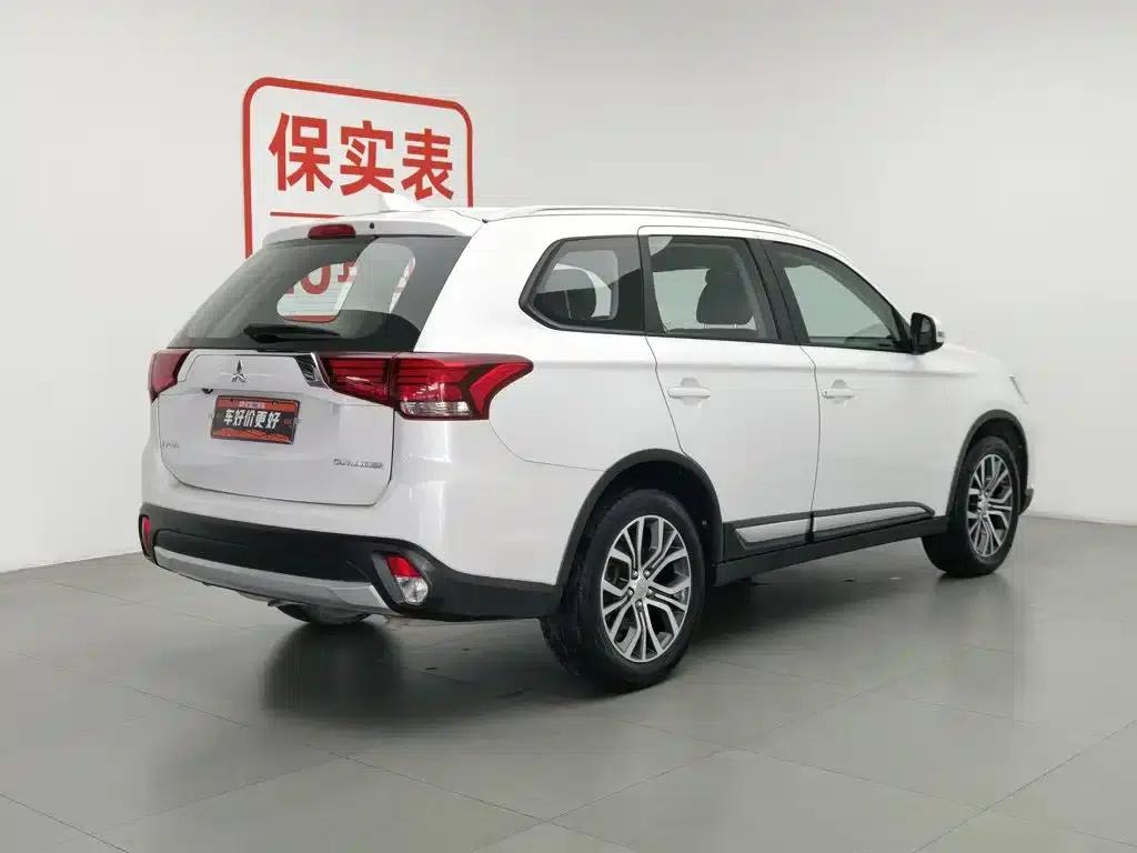 Outlander 2018 2.0L 2WD Glory Edition 5-seater — миниатюра 2