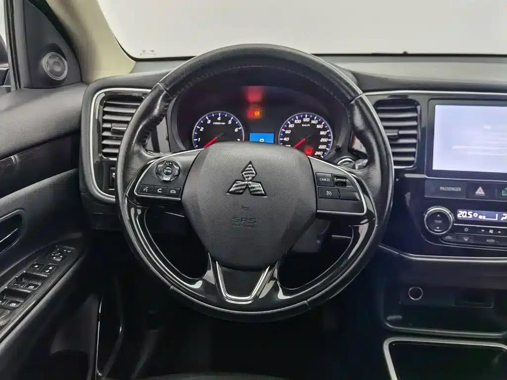 Outlander 2018 2.0L 2WD Glory Edition 5-seater — миниатюра 11
