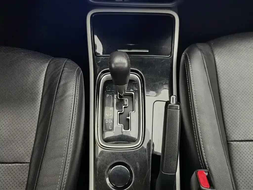 Outlander 2018 2.0L 2WD Glory Edition 5-seater — миниатюра 13