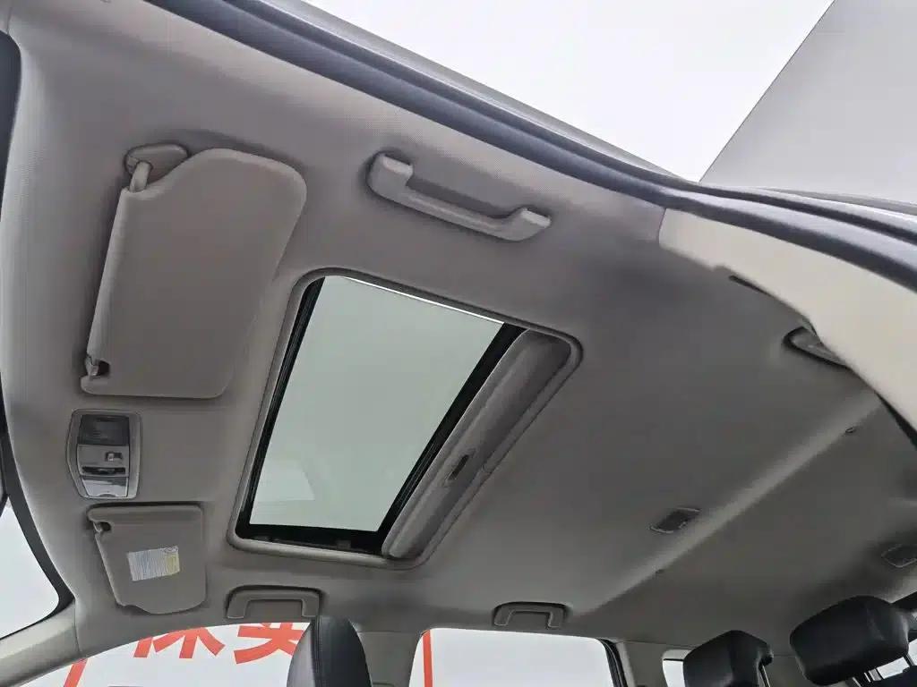 Outlander 2018 2.0L 2WD Glory Edition 5-seater — миниатюра 14