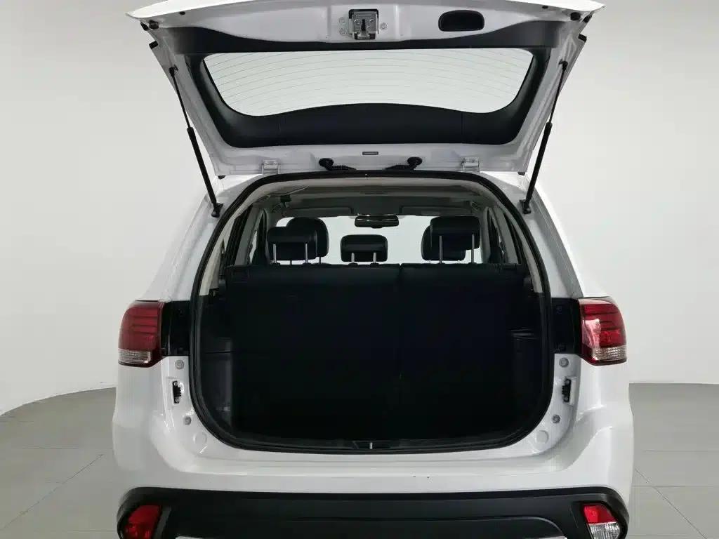 Outlander 2018 2.0L 2WD Glory Edition 5-seater — миниатюра 16